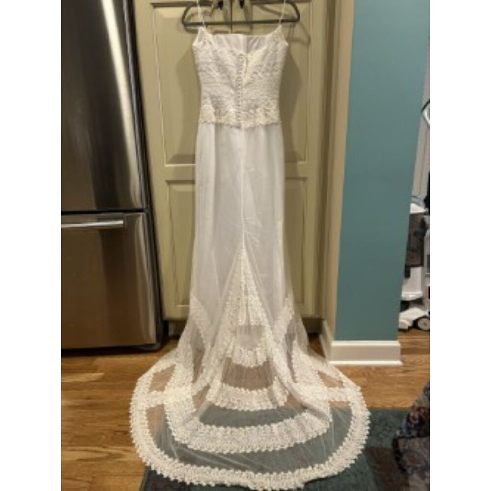 Lady Roi Ivory Gown - Size 4 - Picture 4 of 11